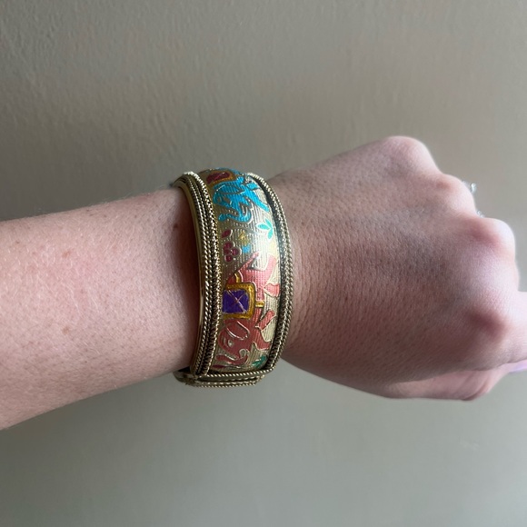 Elegant Gold and Multicolor Elephant Hinge Bangle - Picture 7 of 8